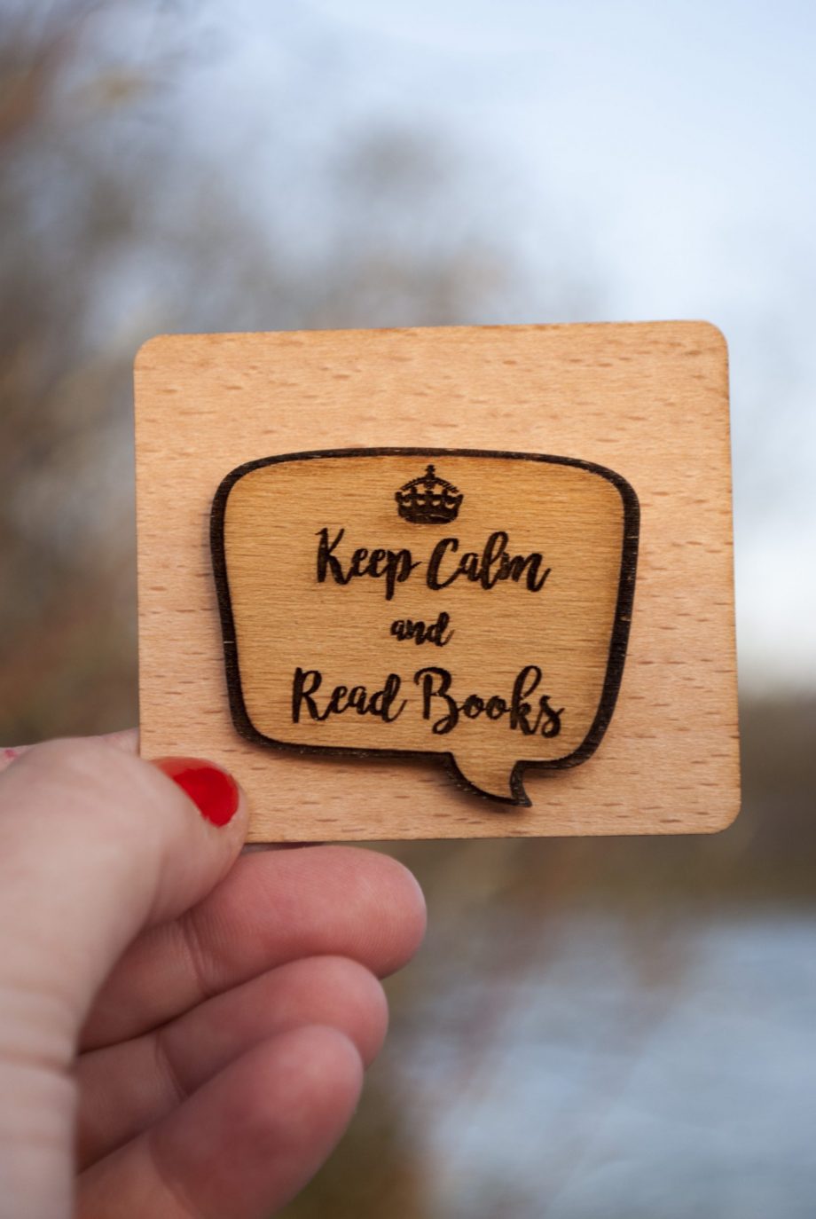 Drevený odznak - Keep calm and read books