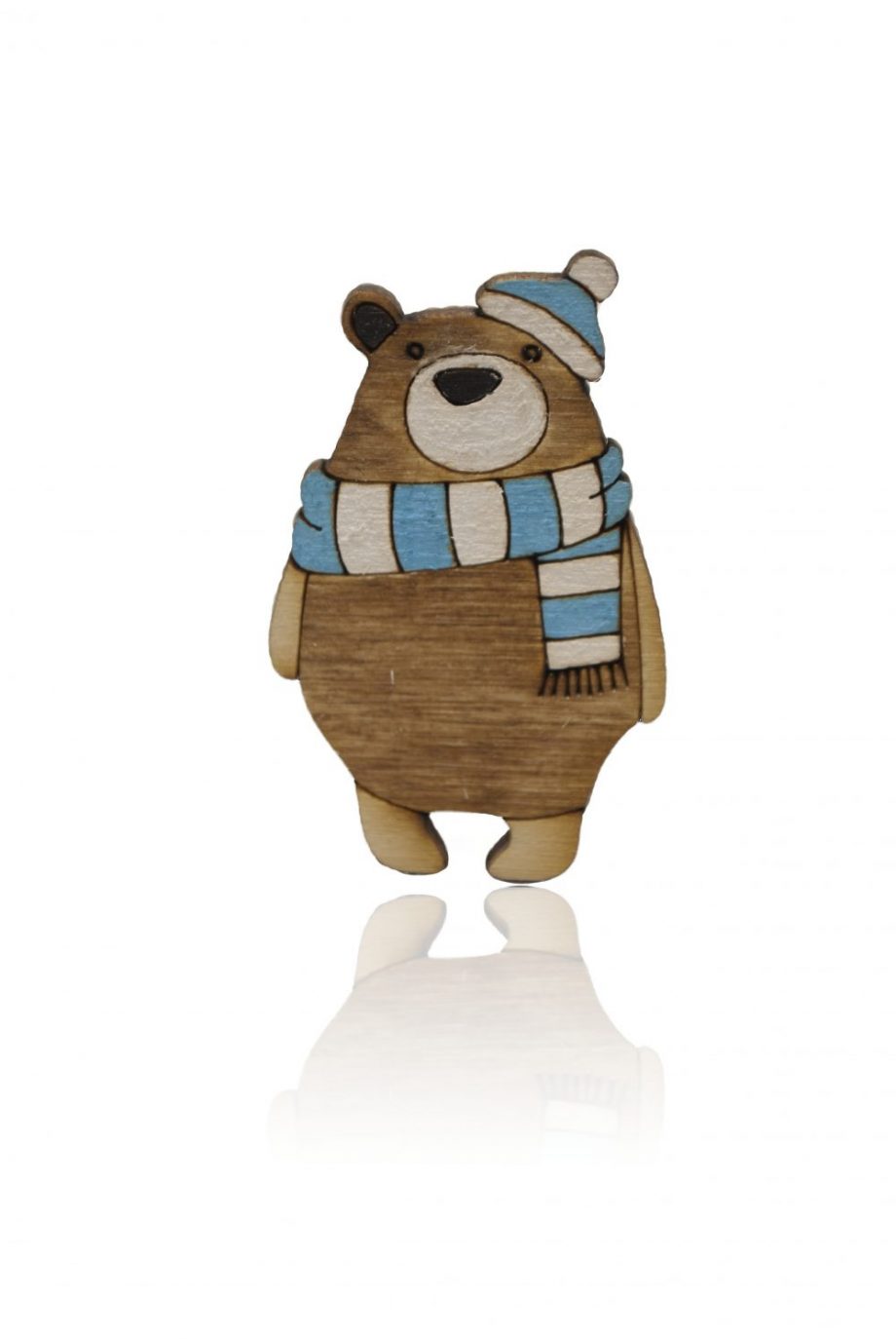 Drevená maľovaná brošňa - Medveď s modrým šálom